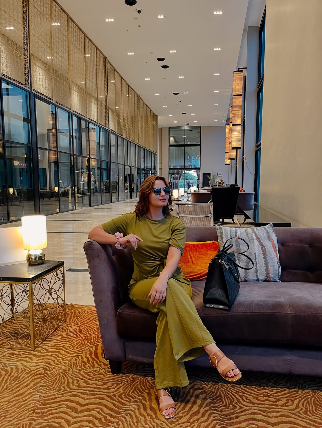 Neelam Giri Brings Back Classic Bollywood Glamour! Timeless Style Goals