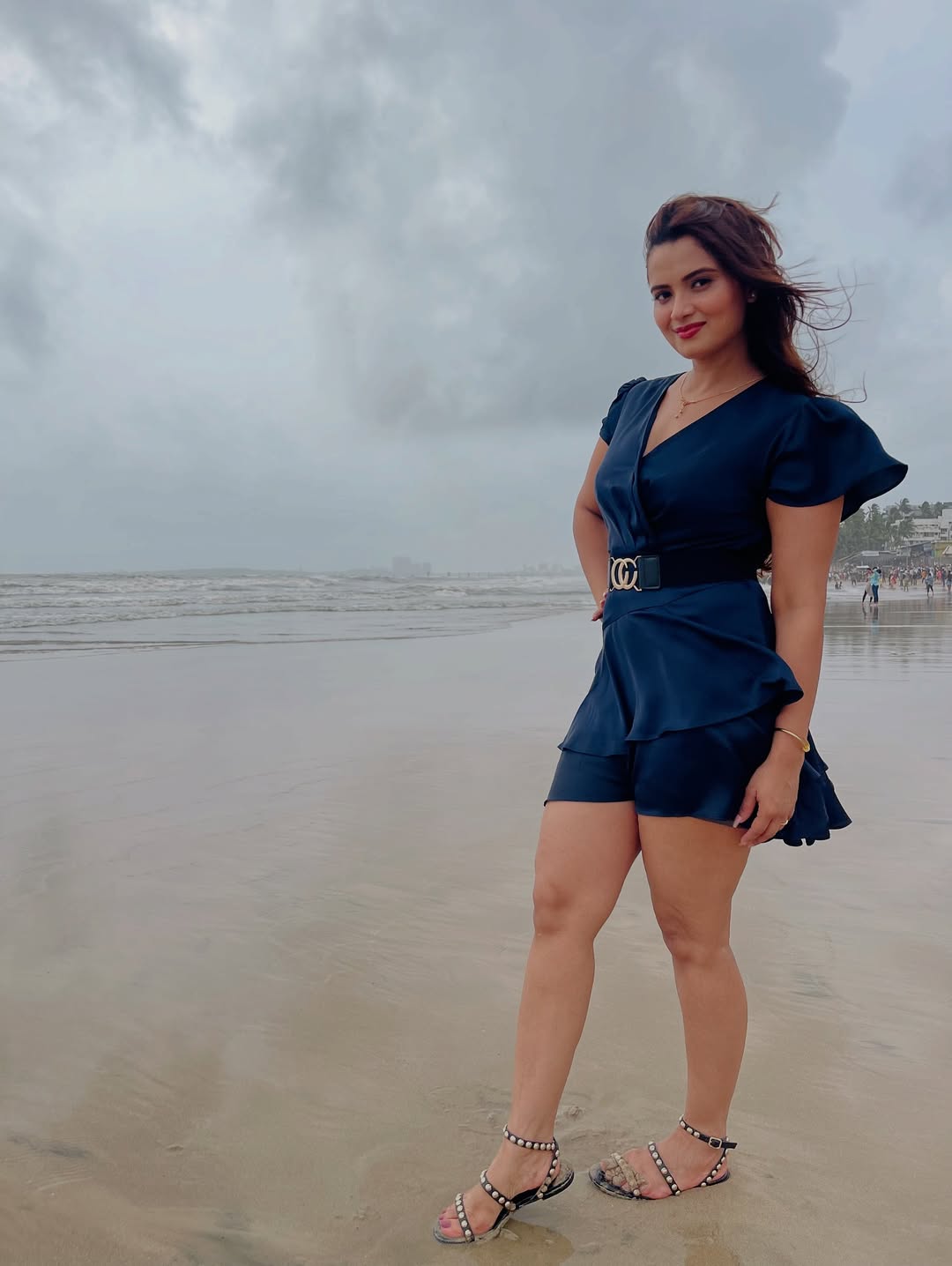 Neelam Giri Brings Back Classic Bollywood Glamour! Timeless Style Goals