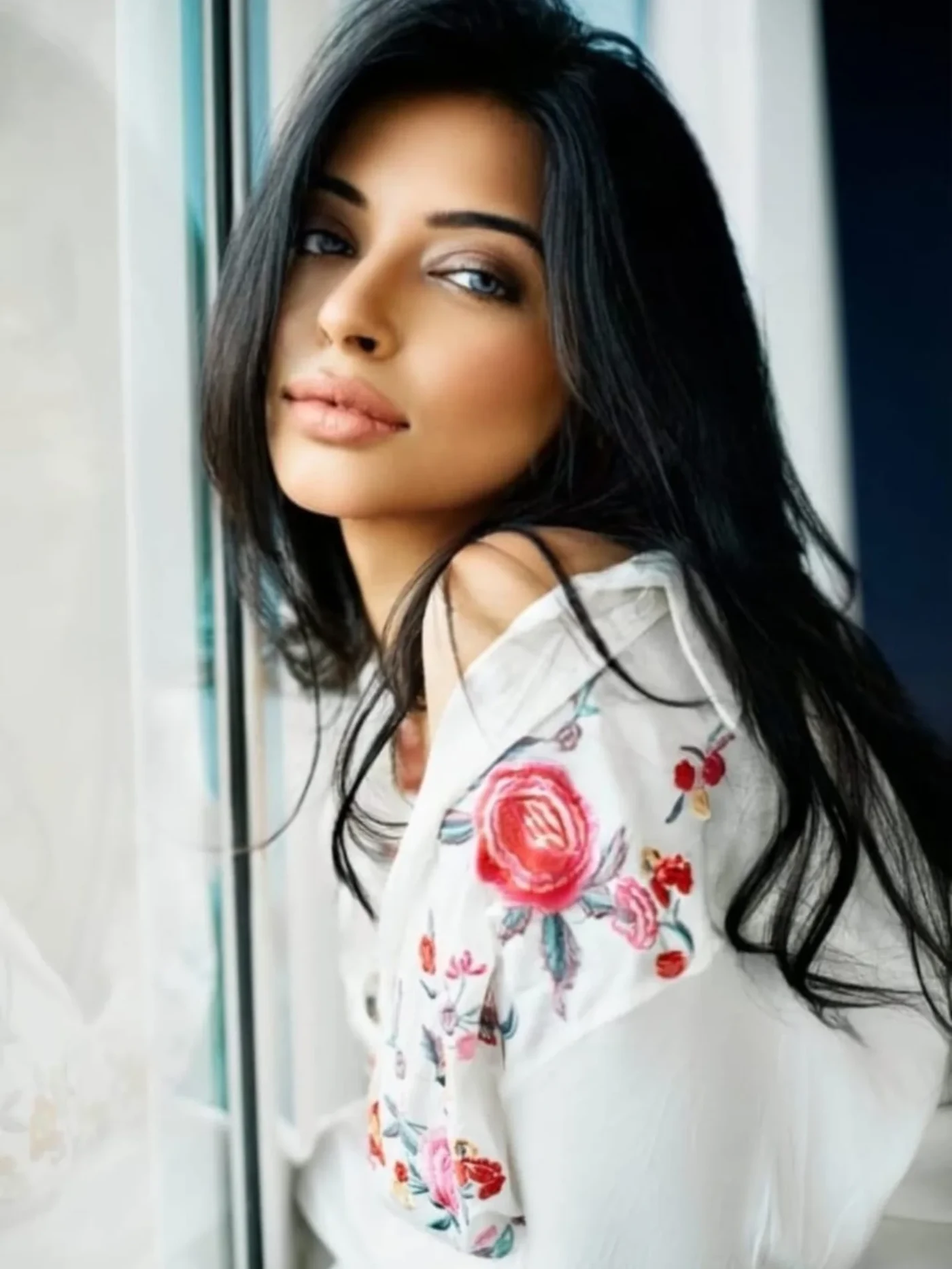 Neha Chawla's Effortless Glamour: Mastering the Art of Modern Indian Style