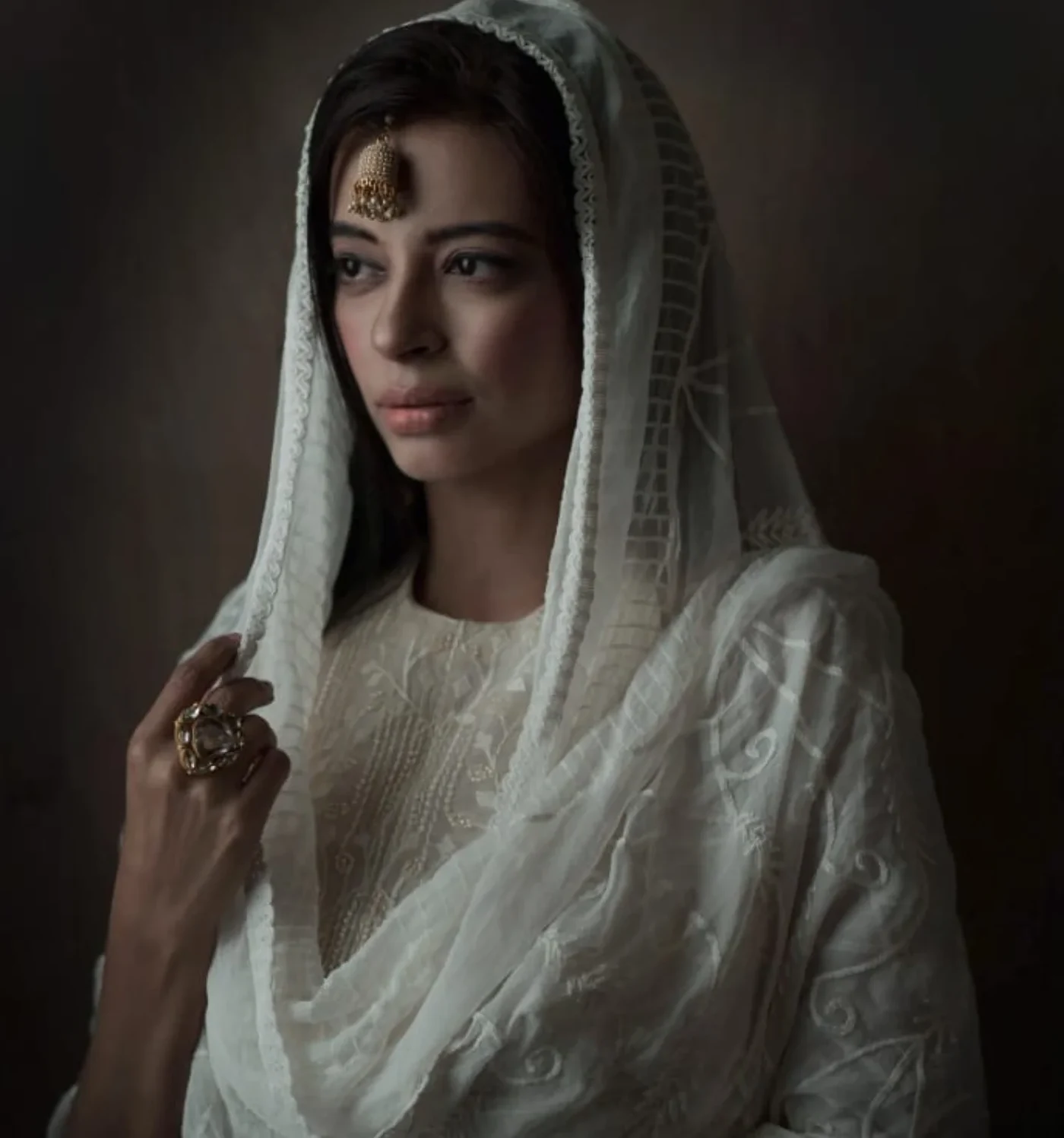 Neha Chawla's Effortless Glamour: Mastering the Art of Modern Indian Style
