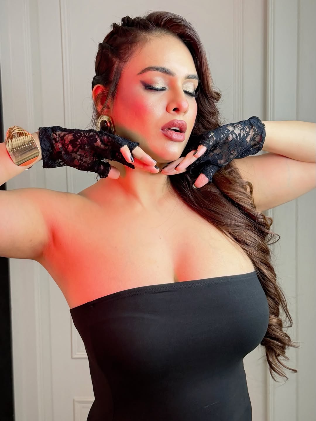 Neha Malik's Stunning Glamour: A Look of Elegance