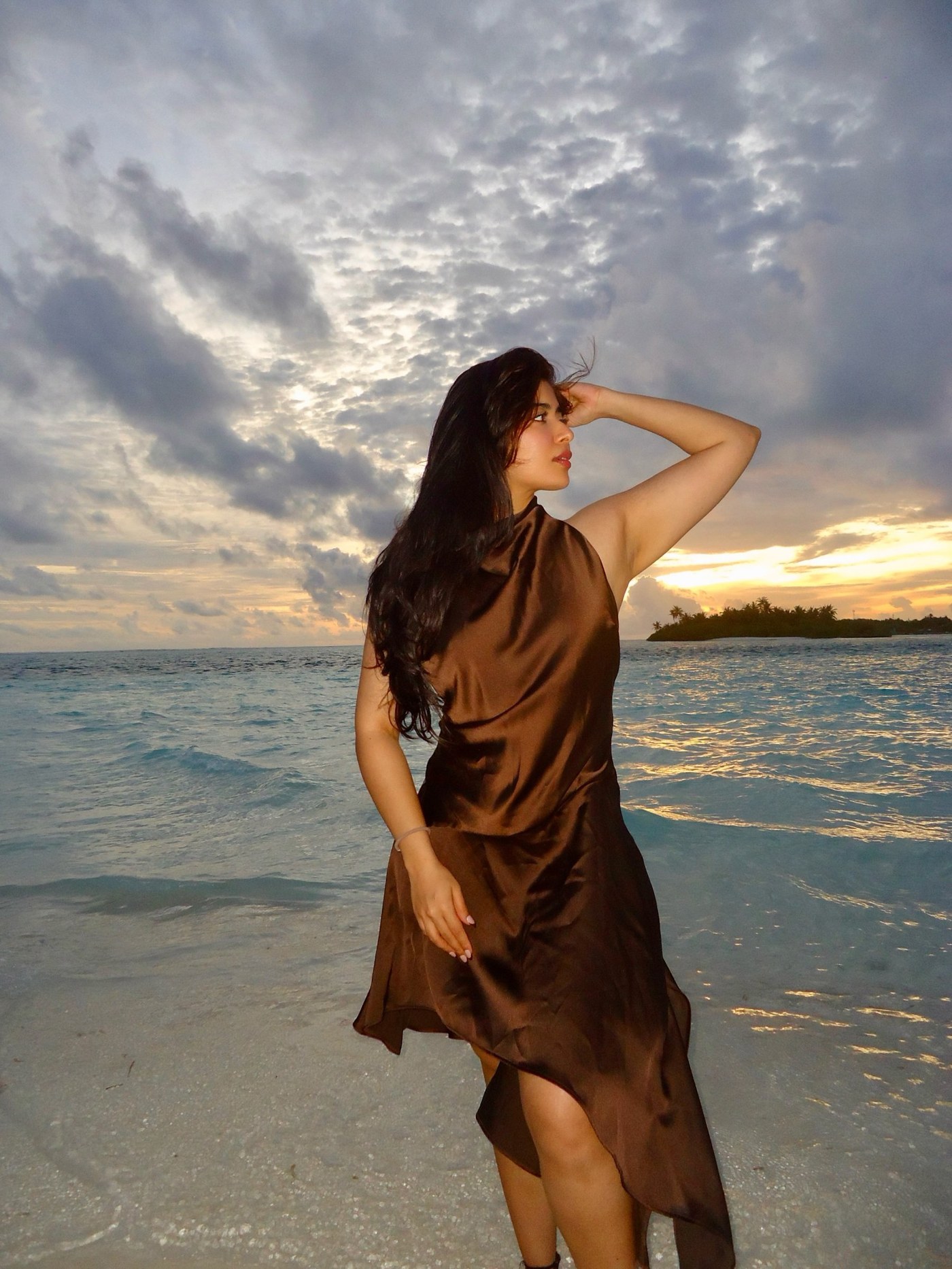 Golden Hour Glamour: Nikita Sharma Steals the Show in Coastal Chic!