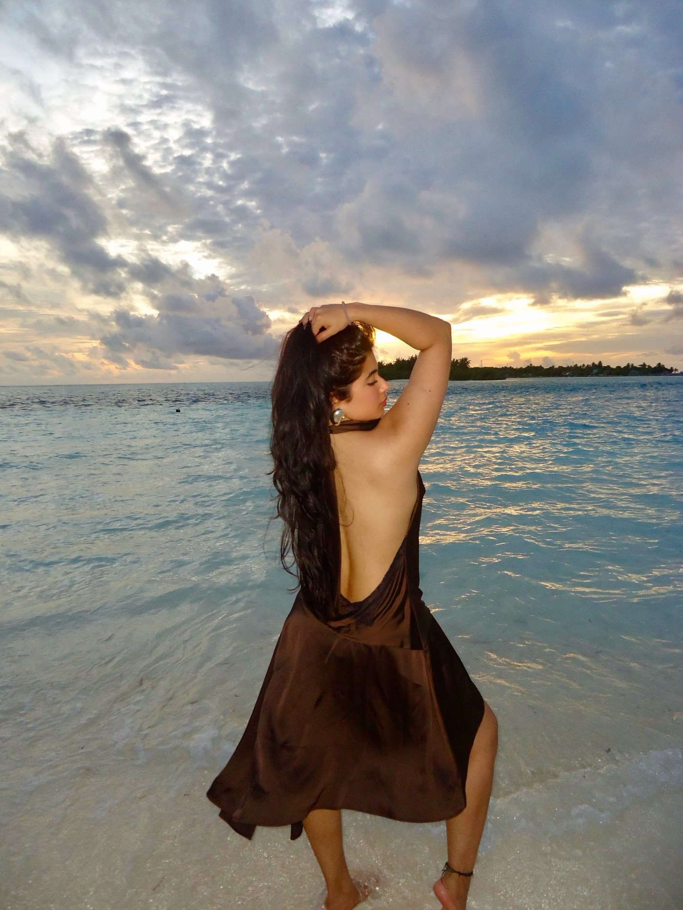 Golden Hour Glamour: Nikita Sharma Steals the Show in Coastal Chic!