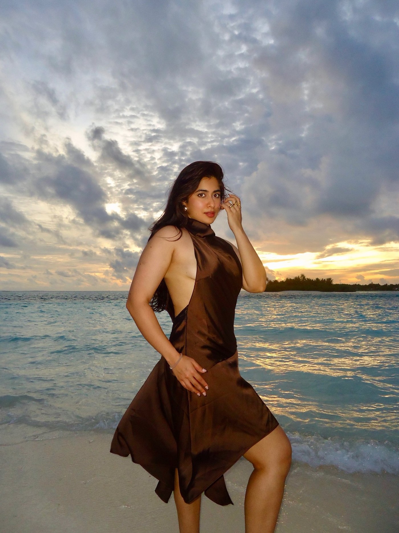 Golden Hour Glamour: Nikita Sharma Steals the Show in Coastal Chic!