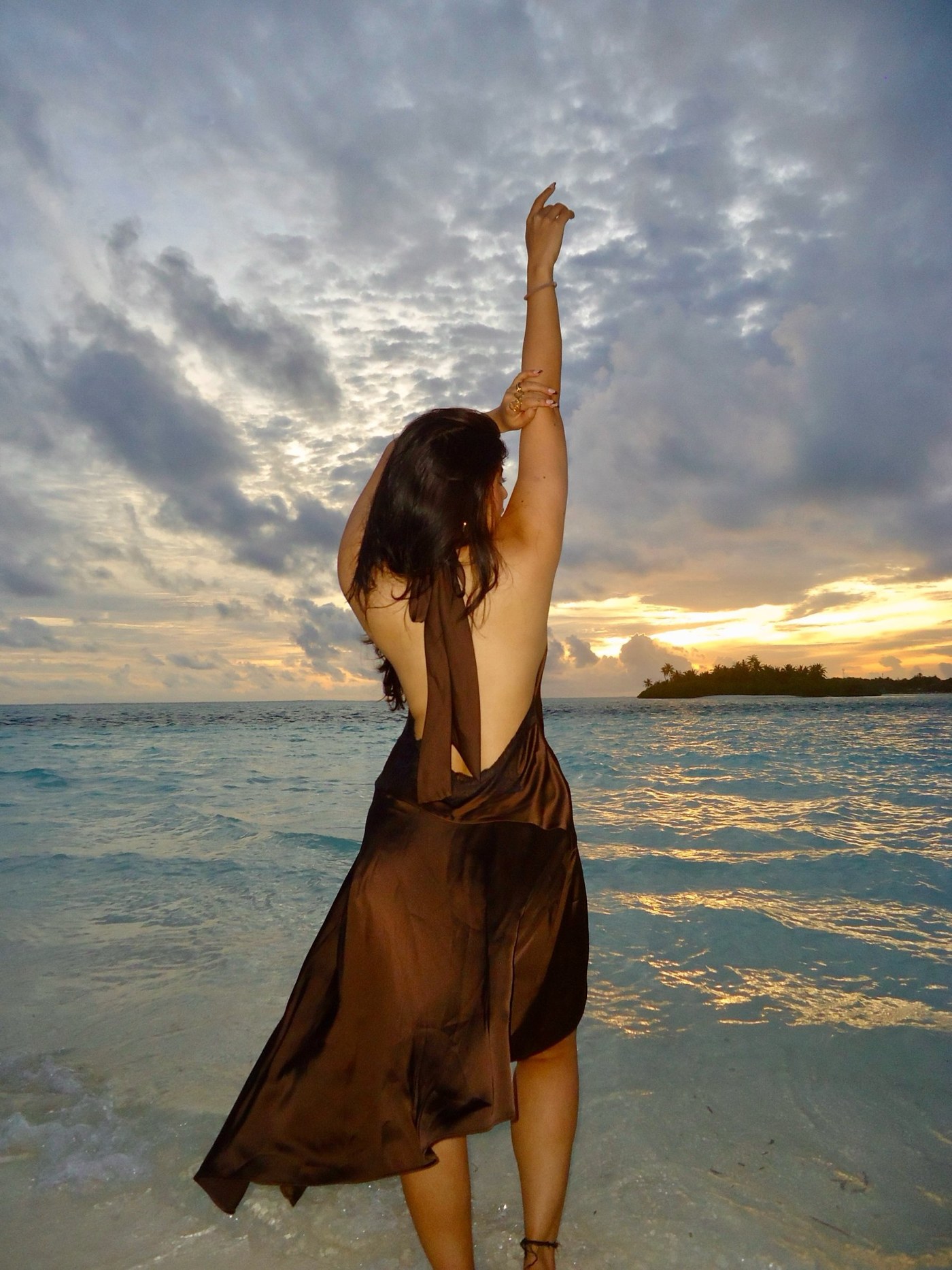 Golden Hour Glamour: Nikita Sharma Steals the Show in Coastal Chic!