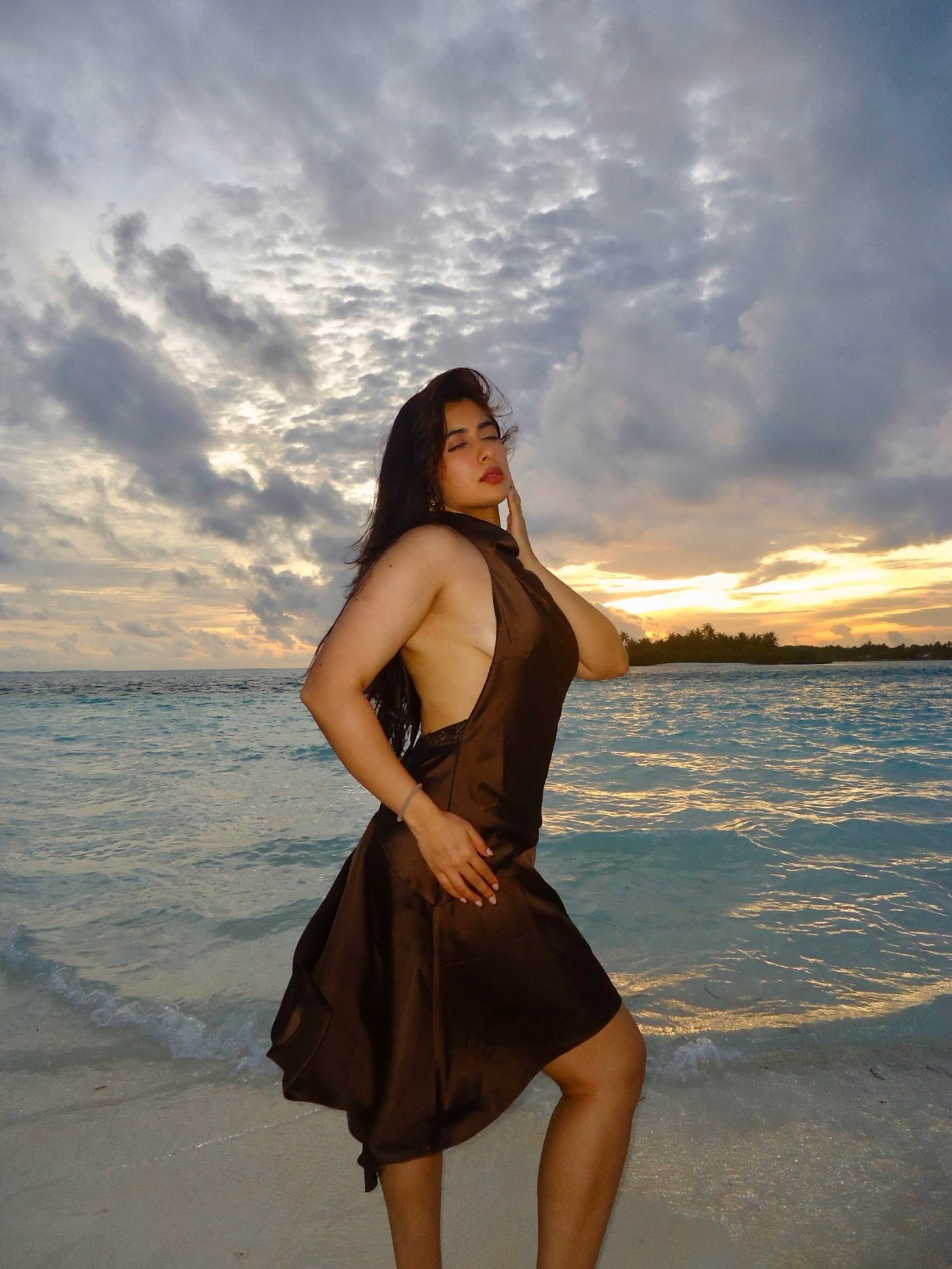 Golden Hour Glamour: Nikita Sharma Steals the Show in Coastal Chic!