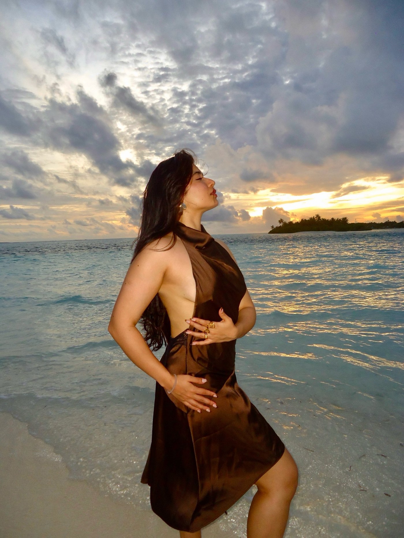 Golden Hour Glamour: Nikita Sharma Steals the Show in Coastal Chic!