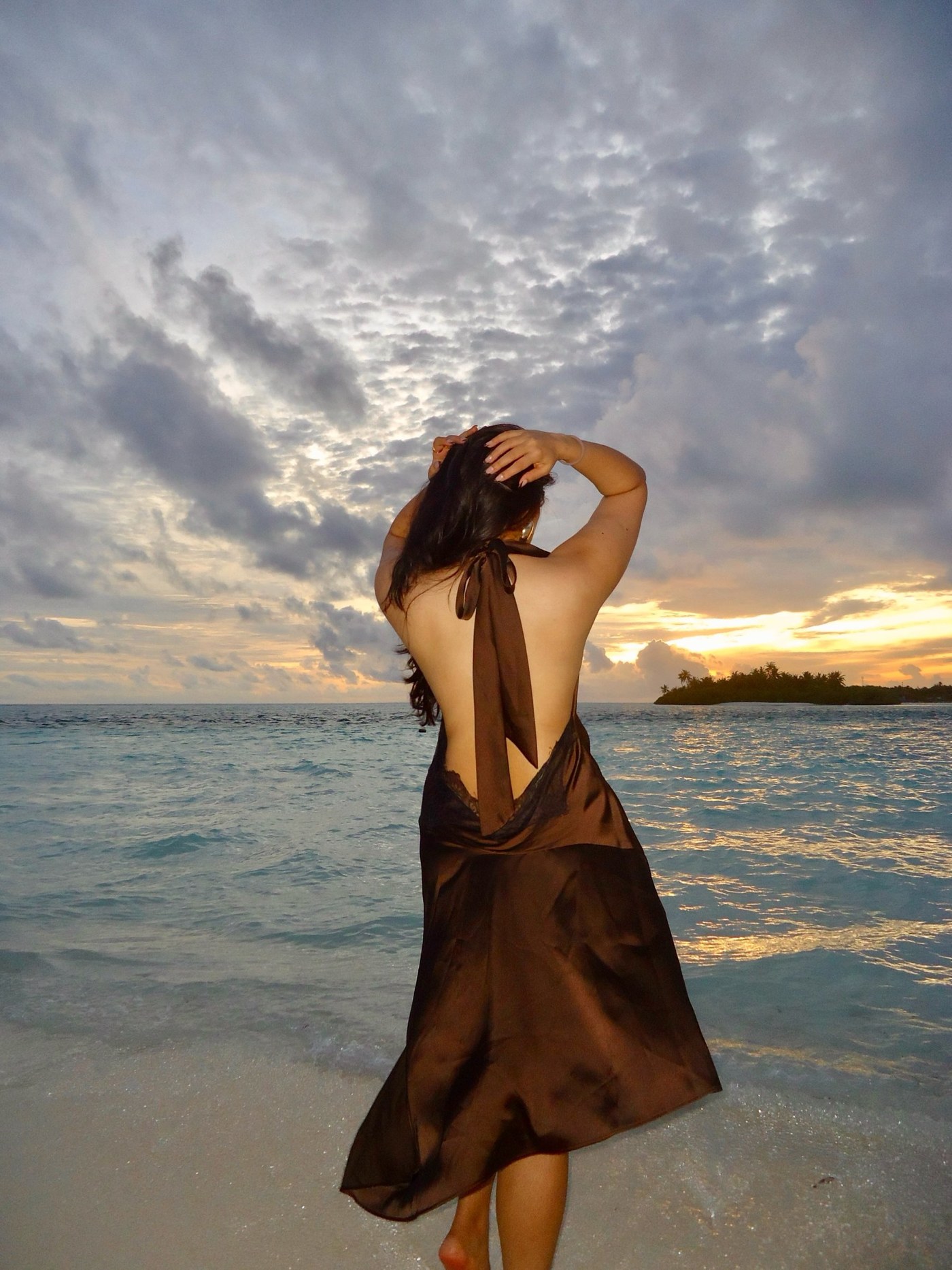 Golden Hour Glamour: Nikita Sharma Steals the Show in Coastal Chic!