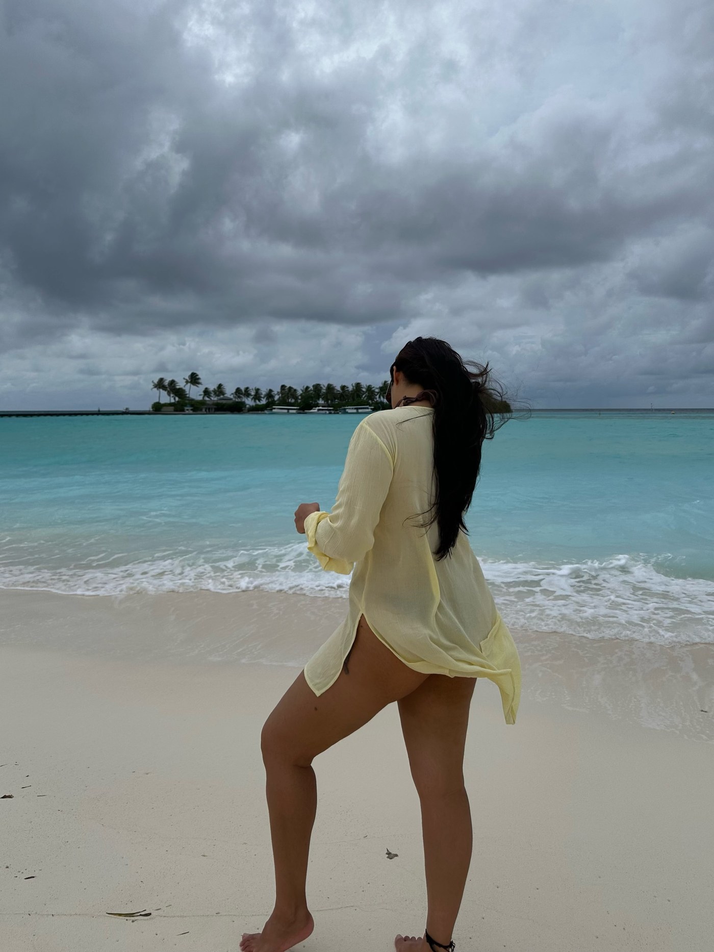 Nikita Sharma's Maldives Vibes: Effortless Resort Chic in Bikini and Kaftan