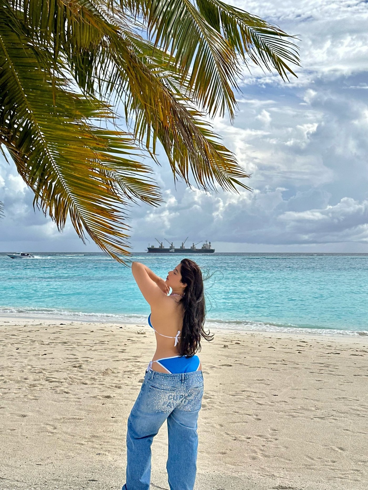 Nikita Sharma’s Blue Denim Beach Vibe is Pure Vacation Fun