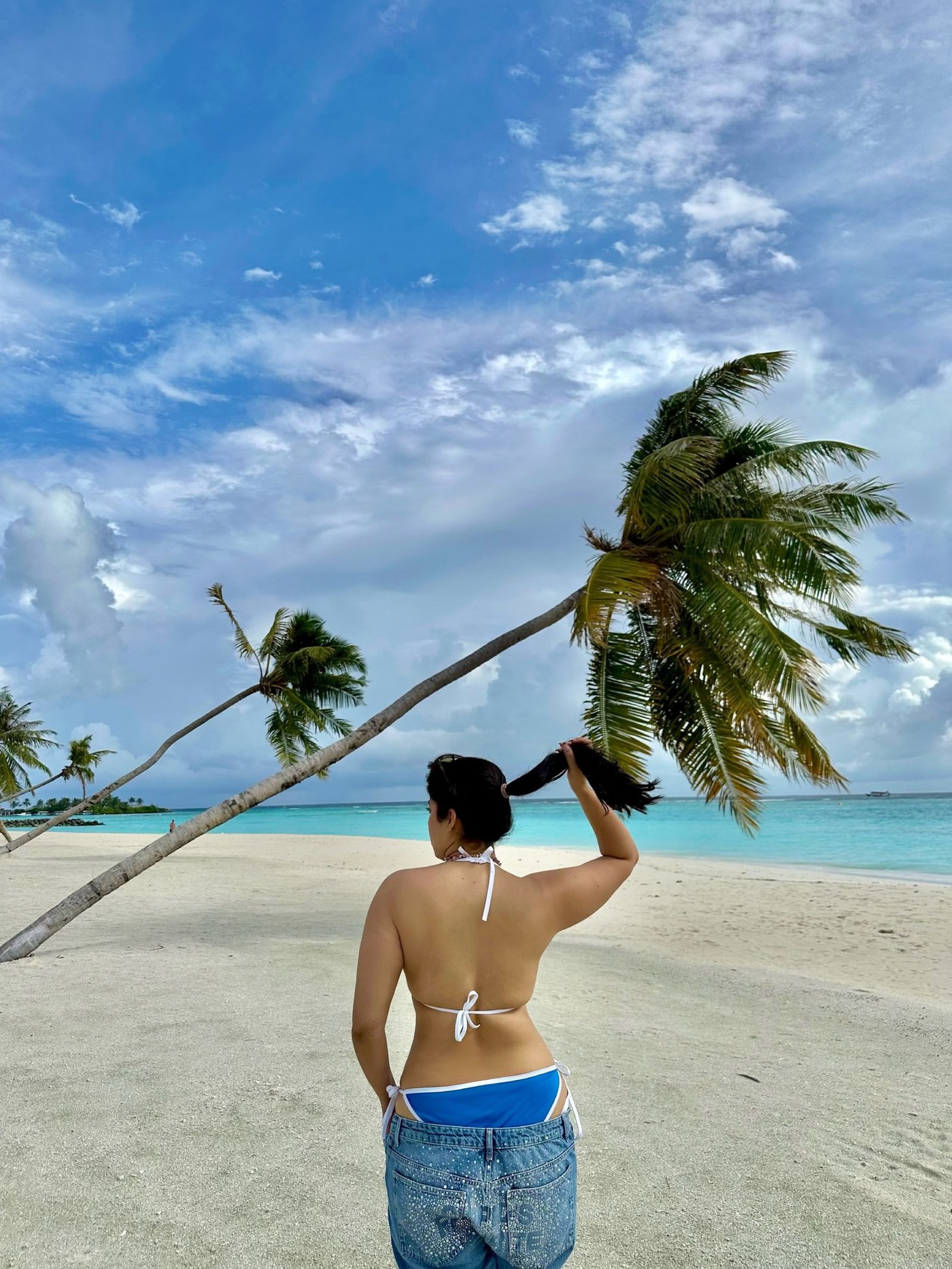 Nikita Sharma’s Blue Denim Beach Vibe is Pure Vacation Fun