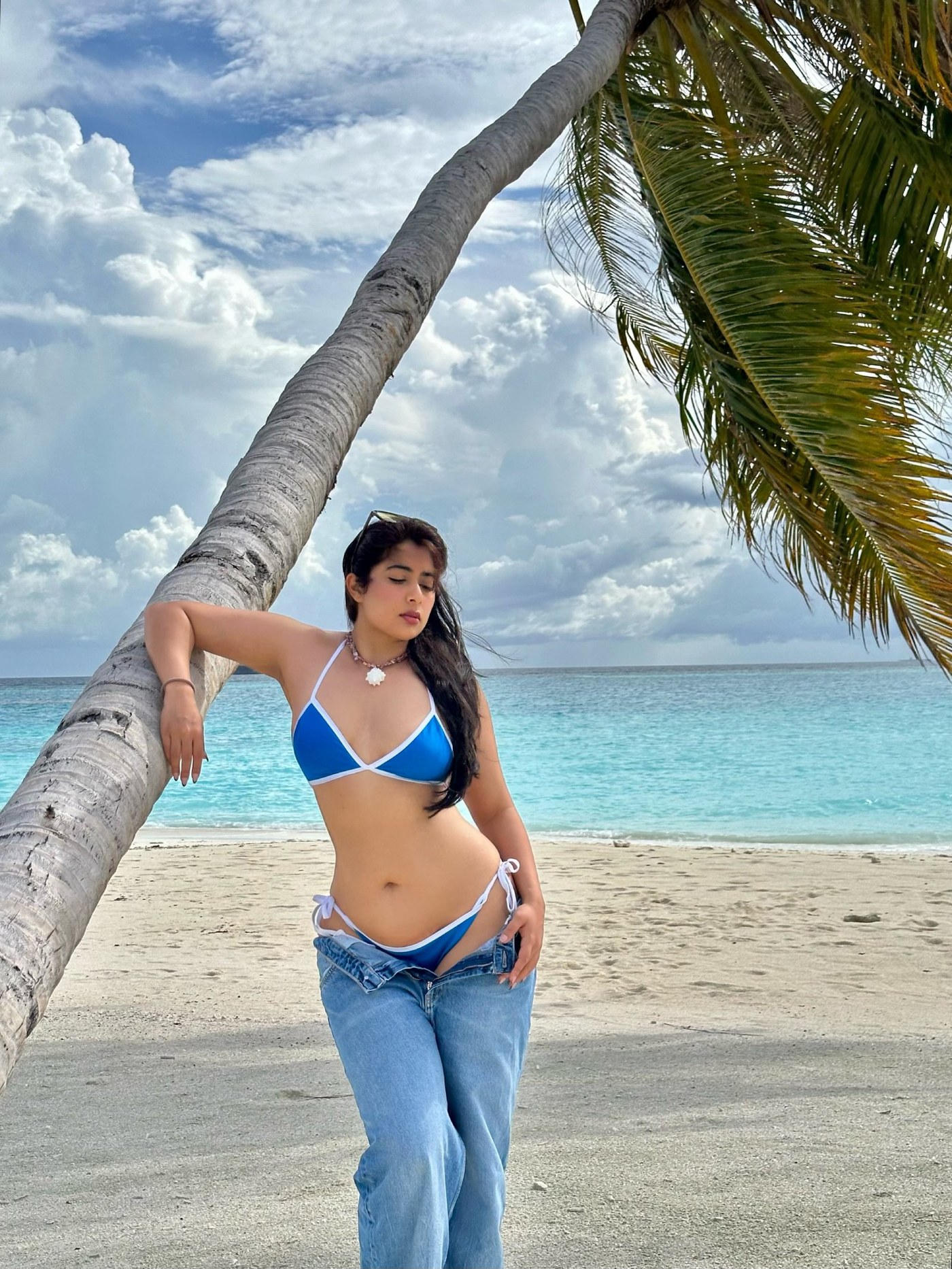 Nikita Sharma’s Blue Denim Beach Vibe is Pure Vacation Fun