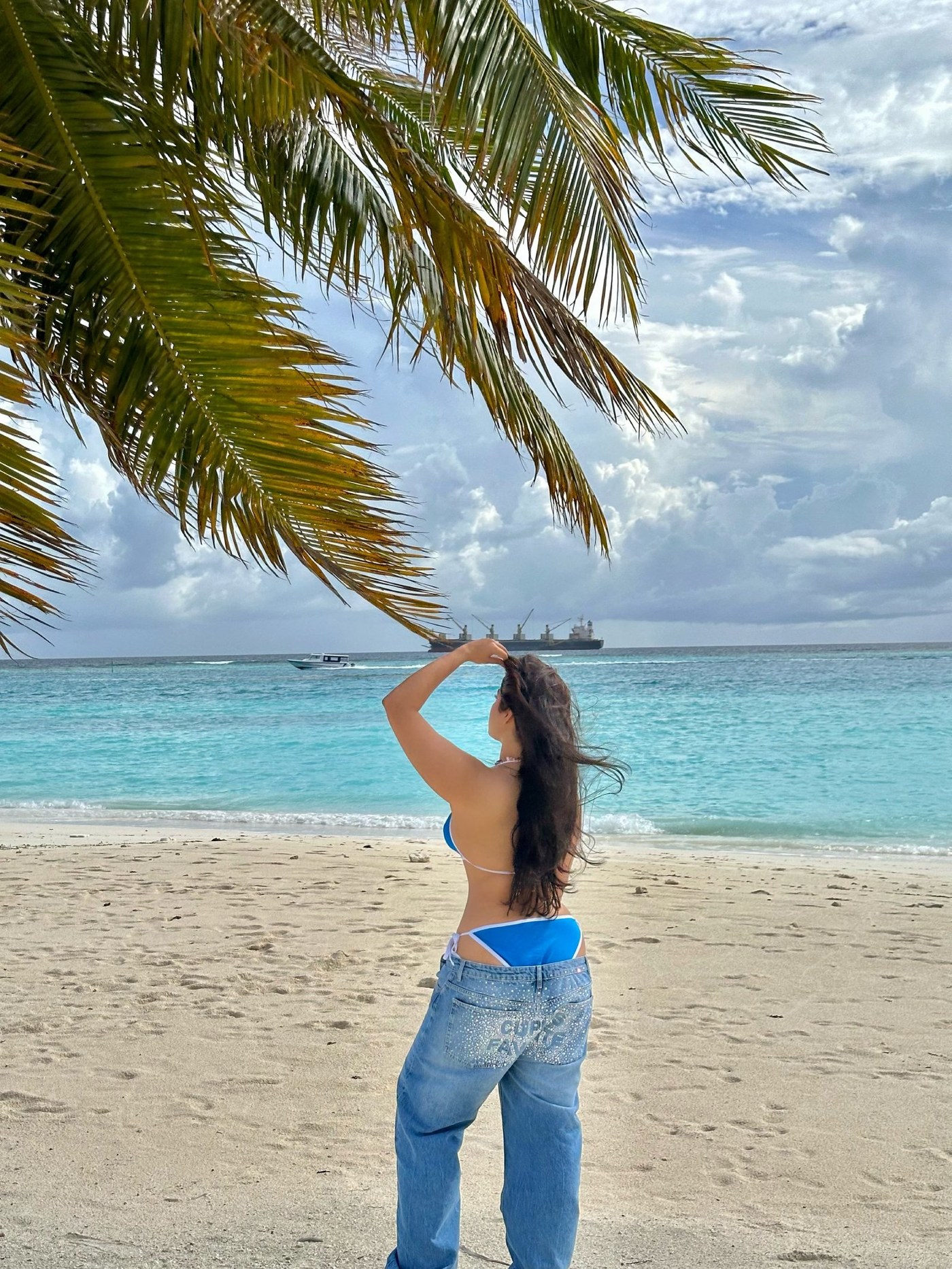 Nikita Sharma’s Blue Denim Beach Vibe is Pure Vacation Fun