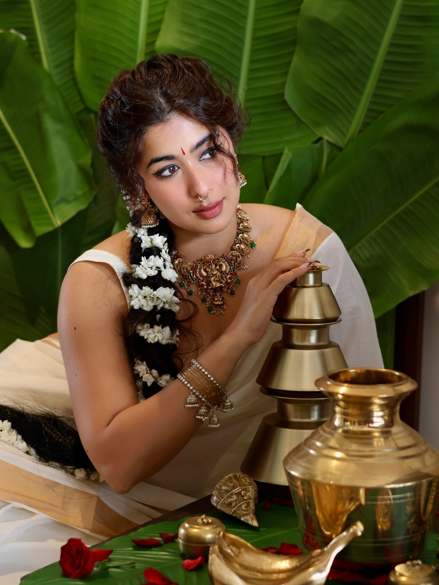 Nikita Sharma Redefines Classic Elegance in Pristine White Saree
