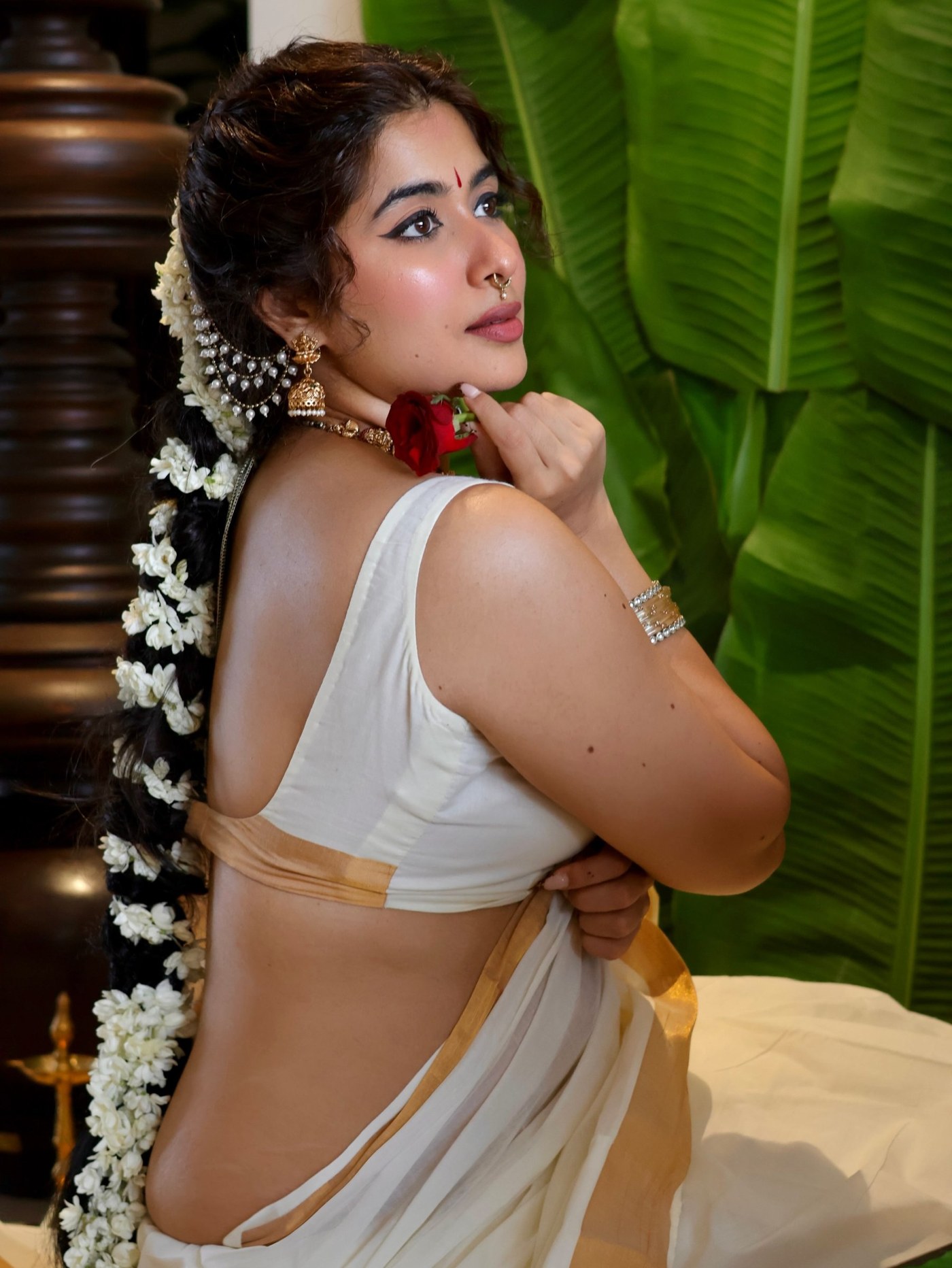 Nikita Sharma Redefines Classic Elegance in Pristine White Saree
