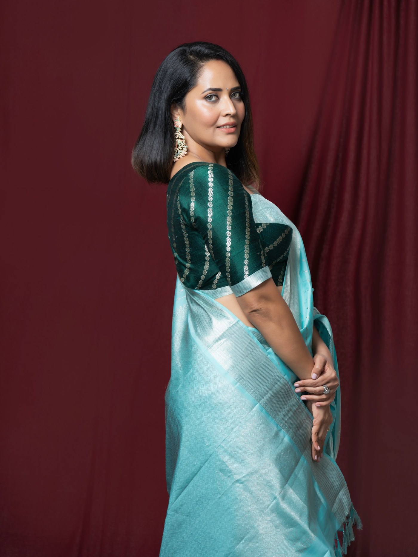 Anasuya Bharadwaj's Effortless Grace: Mastering the Art of Chic Indian Style