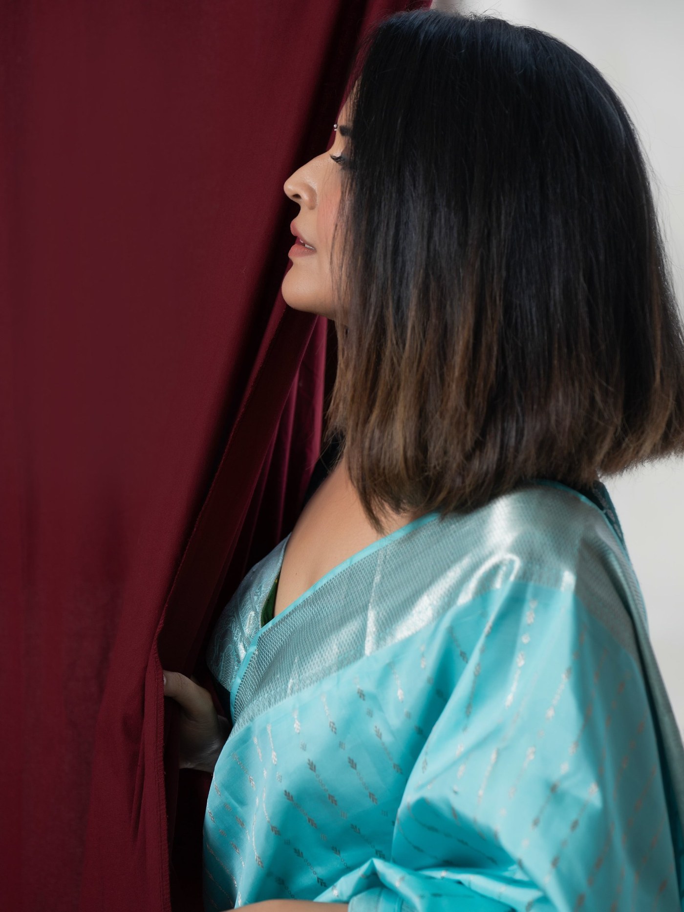Anasuya Bharadwaj's Effortless Grace: Mastering the Art of Chic Indian Style