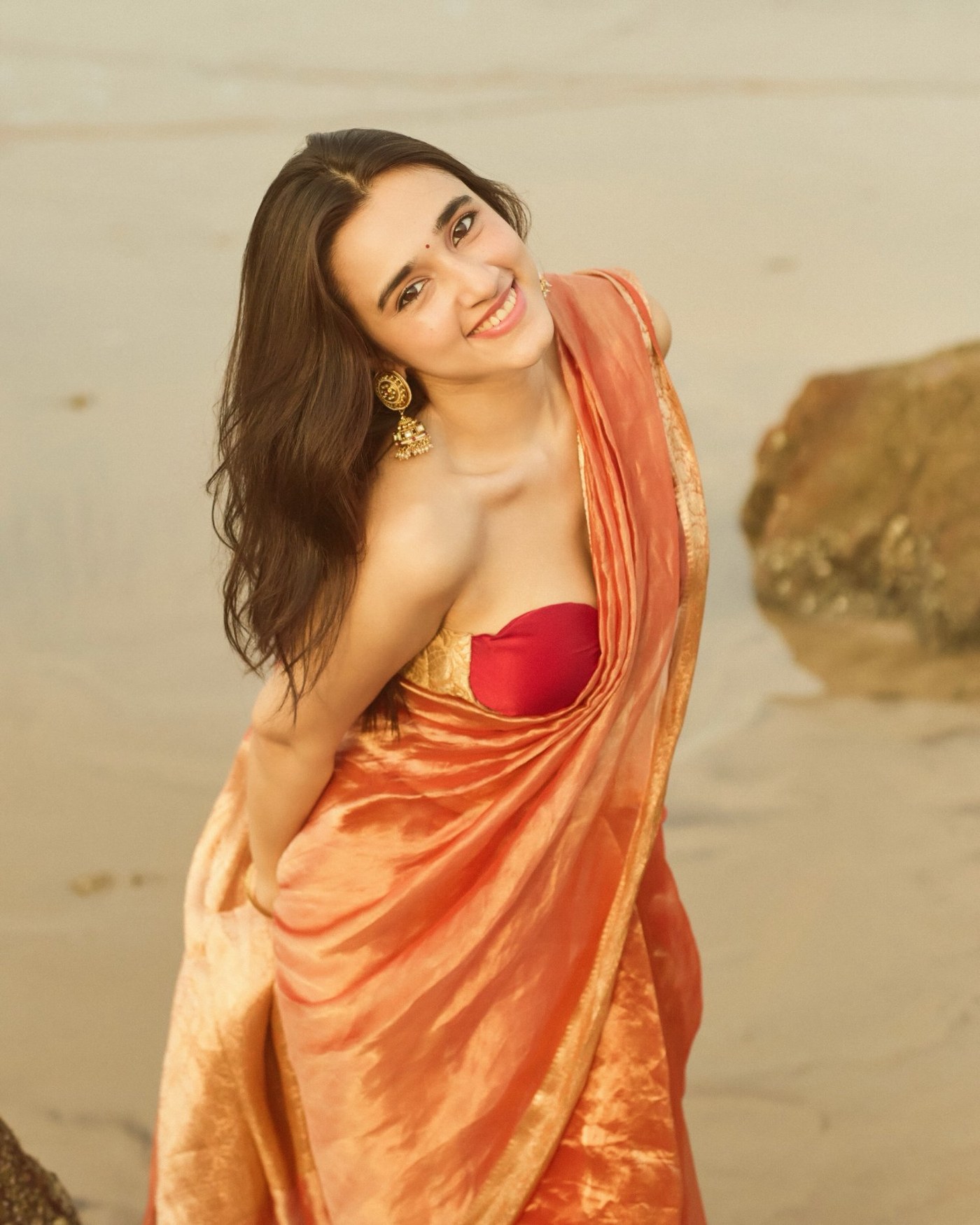 Nuveksha’s Royal Copper Glow: Mastering Glamour on the Shoreline