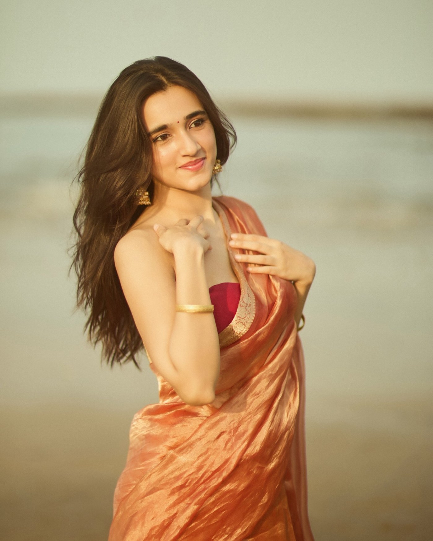 Nuveksha’s Royal Copper Glow: Mastering Glamour on the Shoreline