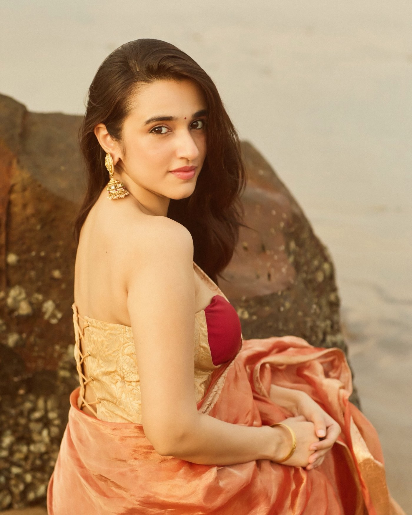 Nuveksha’s Royal Copper Glow: Mastering Glamour on the Shoreline
