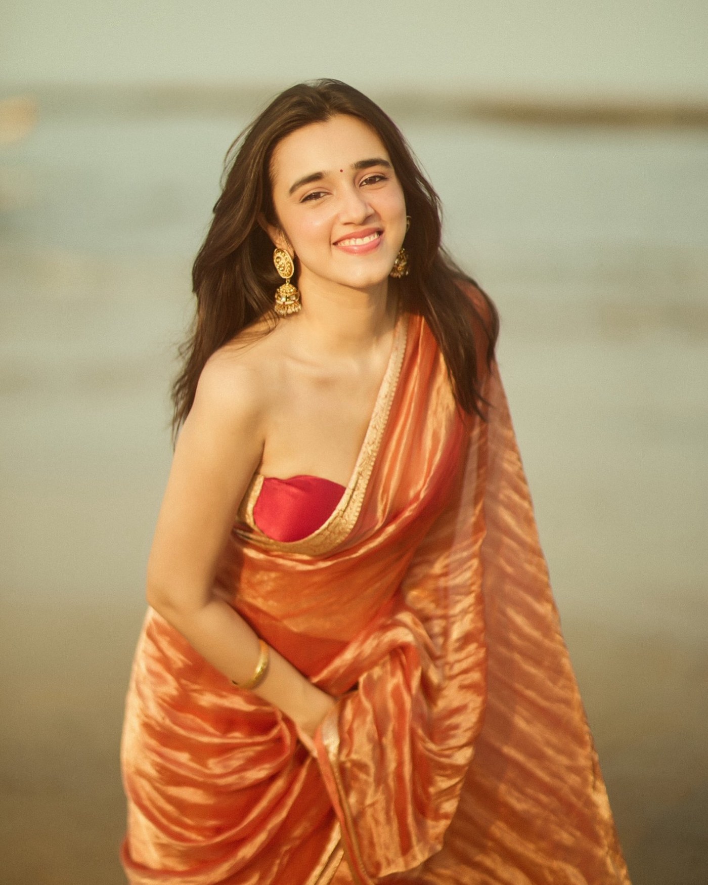 Nuveksha’s Royal Copper Glow: Mastering Glamour on the Shoreline