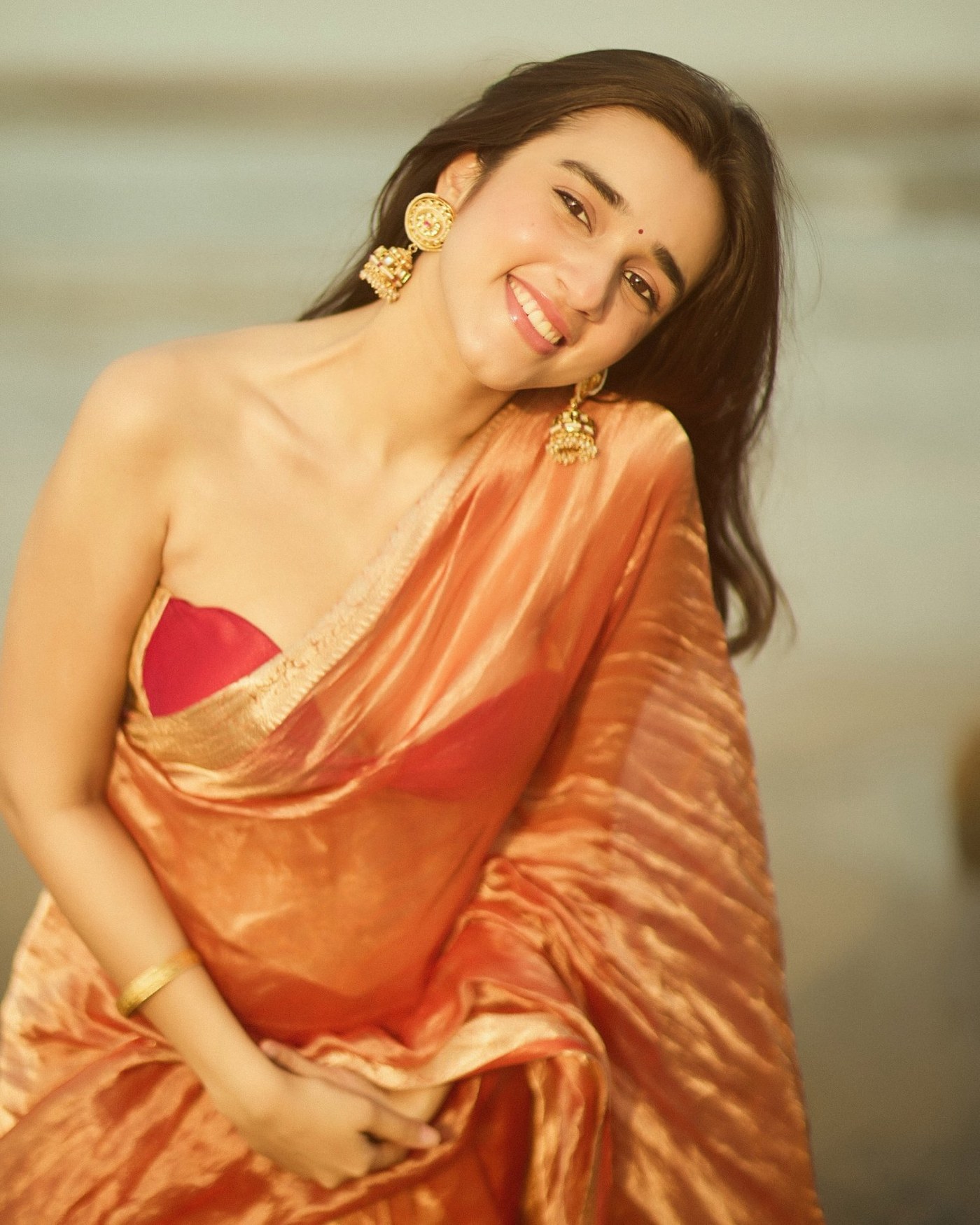 Nuveksha’s Royal Copper Glow: Mastering Glamour on the Shoreline