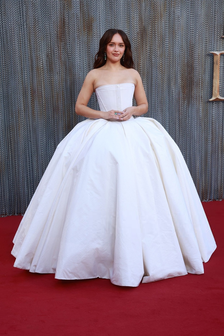 Olivia Cooke's Stunning Look at the Event