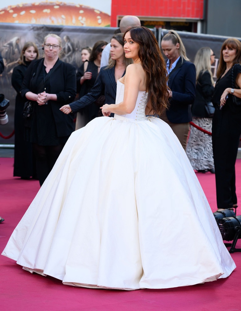 Olivia Cooke's Stunning Look at the Event