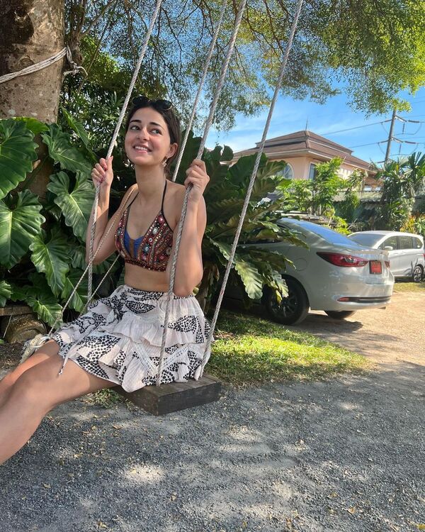 Ananya Panday Stuns in Stunning Photoshoot Moments