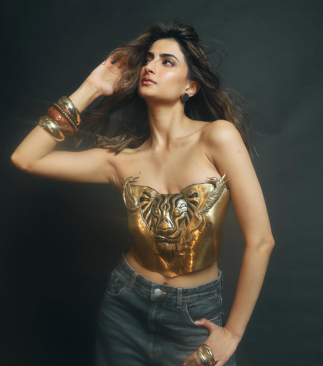 Palak Tiwari's Golden Glamour: A Stunning Photo Set