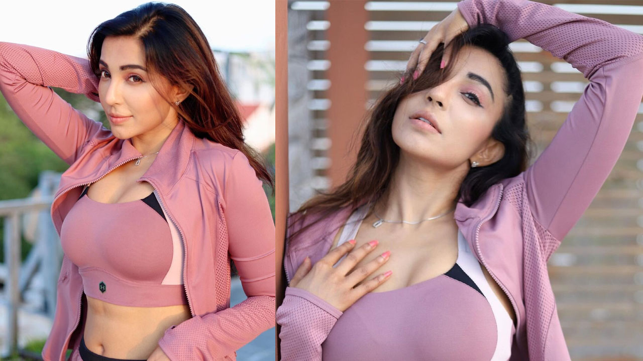 Parvati Nair's Soft & Casual Outdoor Vibes