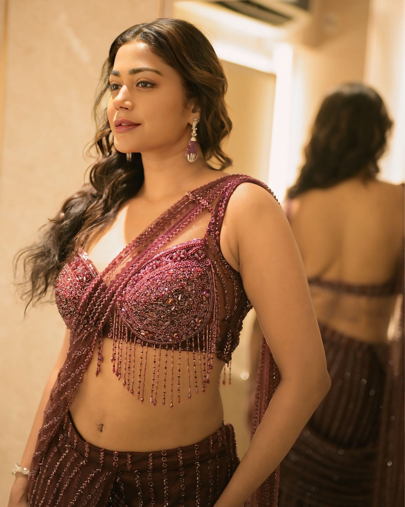 Payal Radhakrishna's Maroon Saree Look: A Timeless Storytelling Masterpiece!
