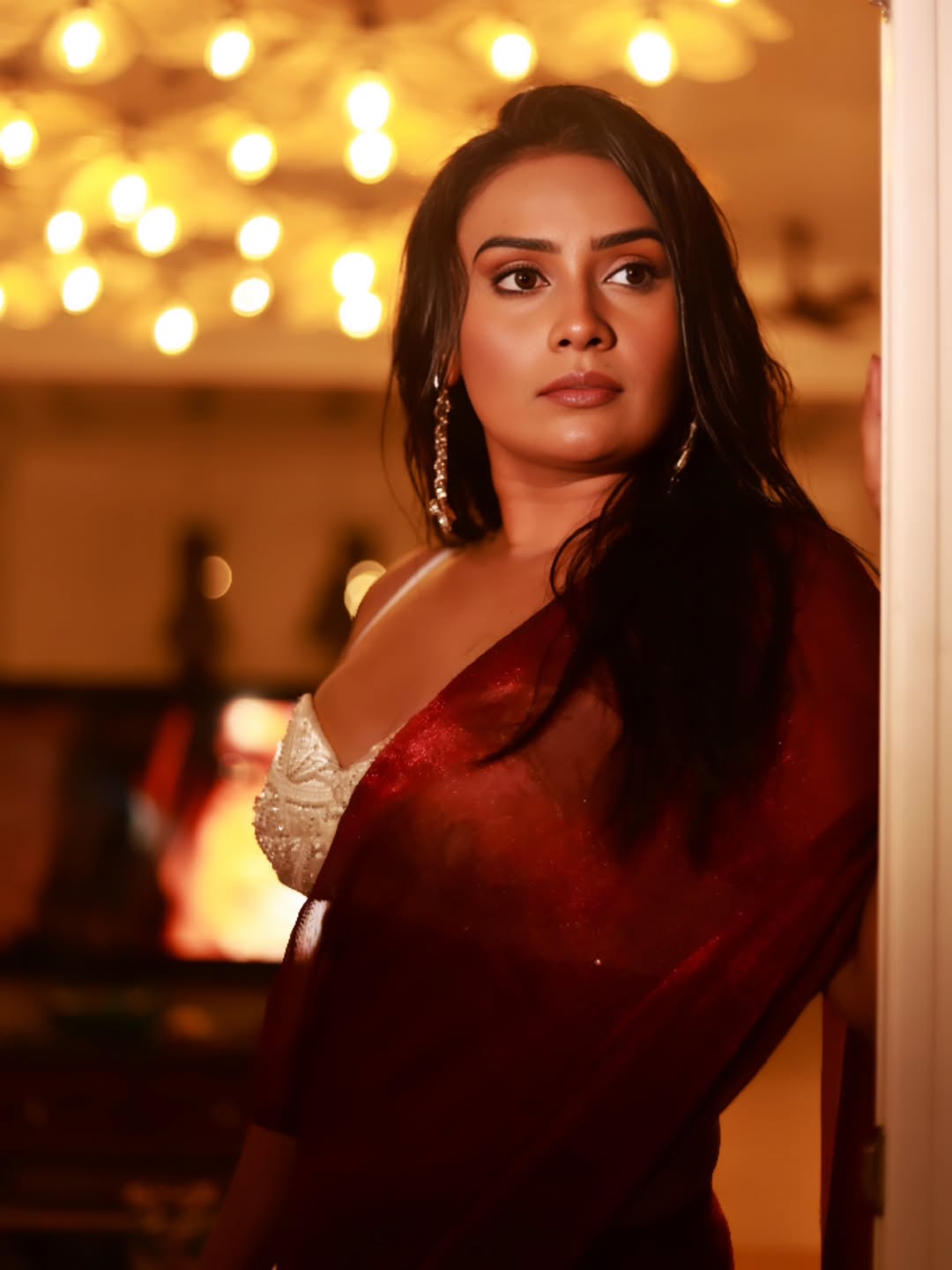 Pihu Singh's Sensual Red Drape: A Royal Moment