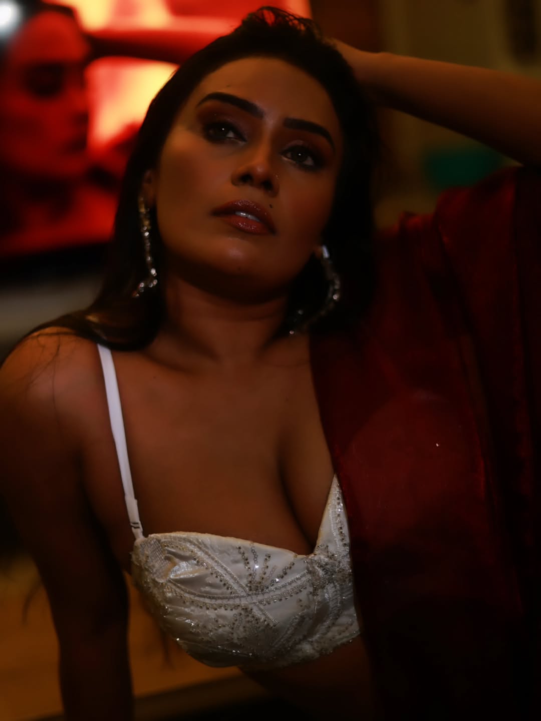 Pihu Singh's Sensual Red Drape: A Royal Moment