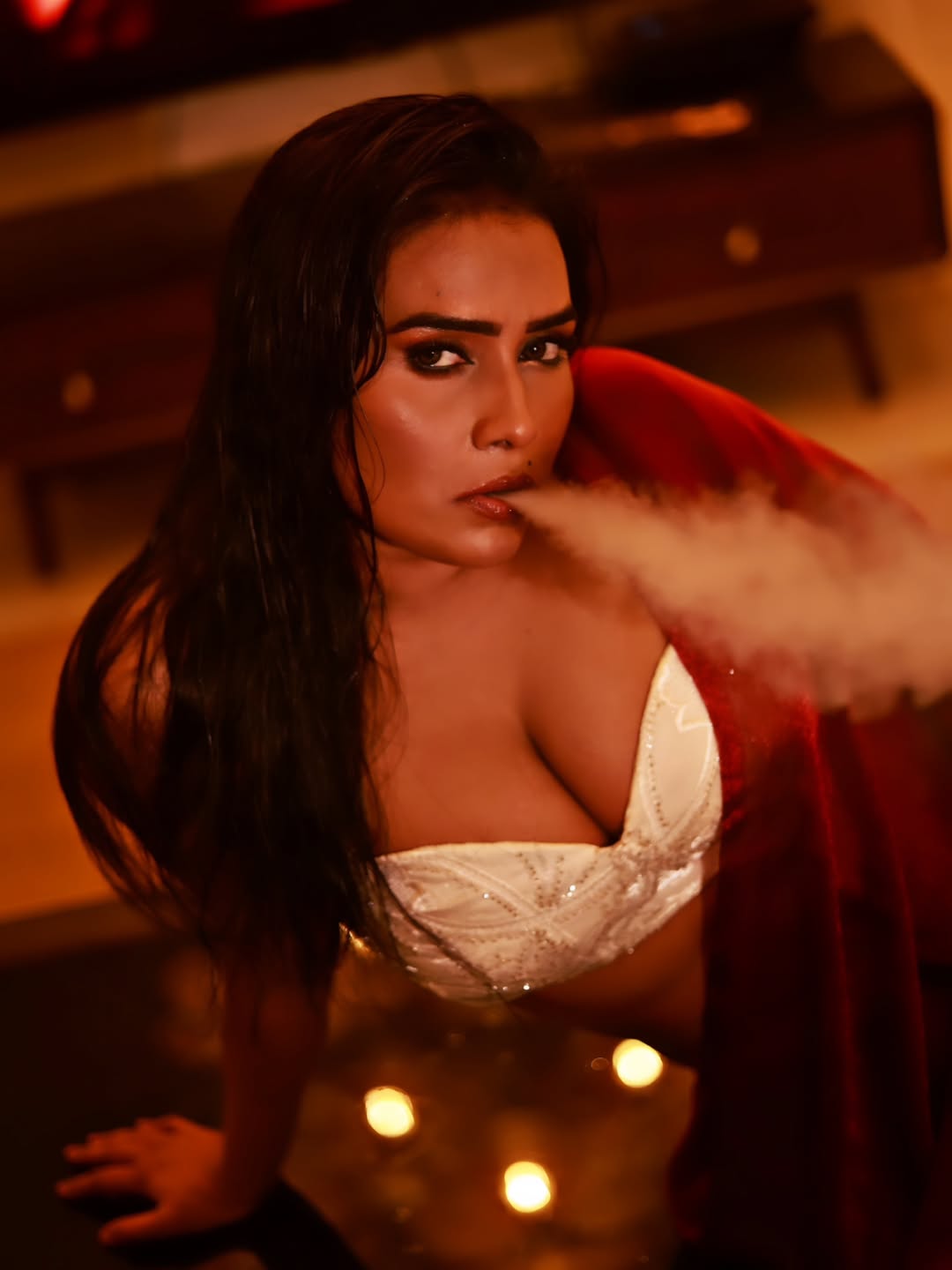 Pihu Singh's Sensual Red Drape: A Royal Moment