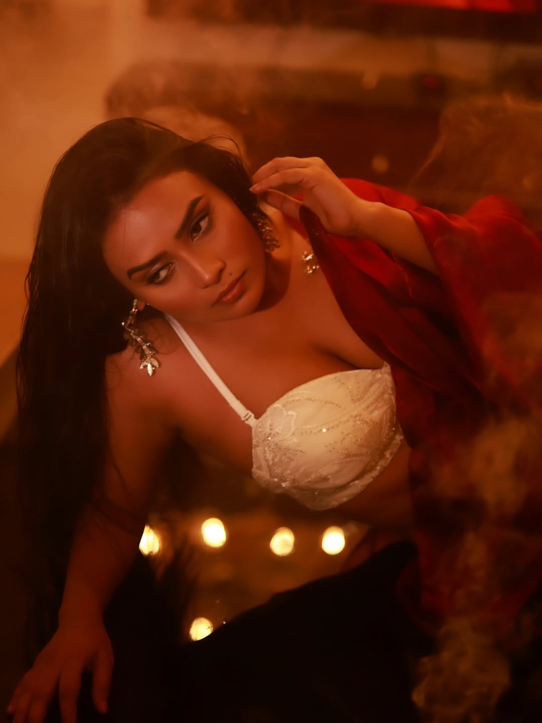 Pihu Singh's Sensual Red Drape: A Royal Moment
