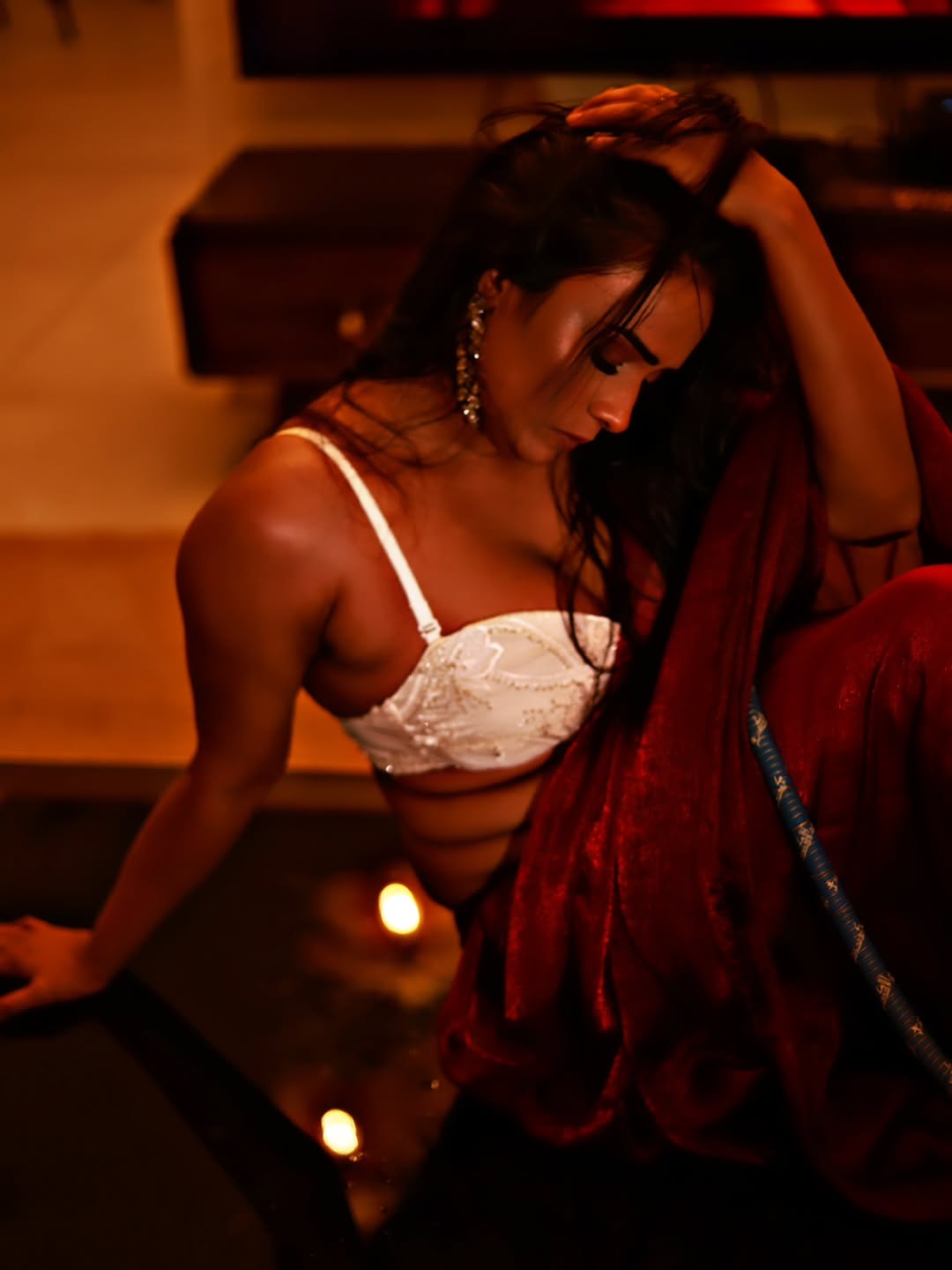 Pihu Singh's Sensual Red Drape: A Royal Moment