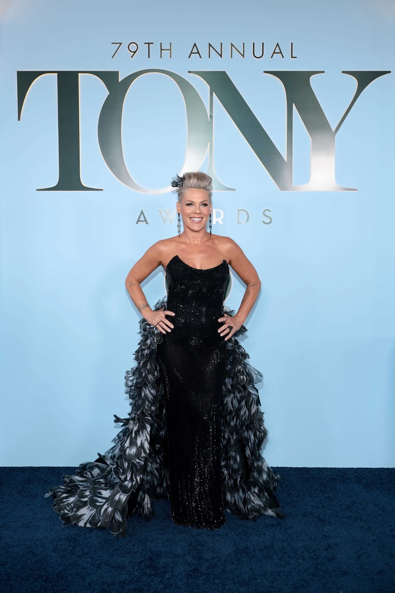 Pink's Stunning Look Captures Hearts and Eyes