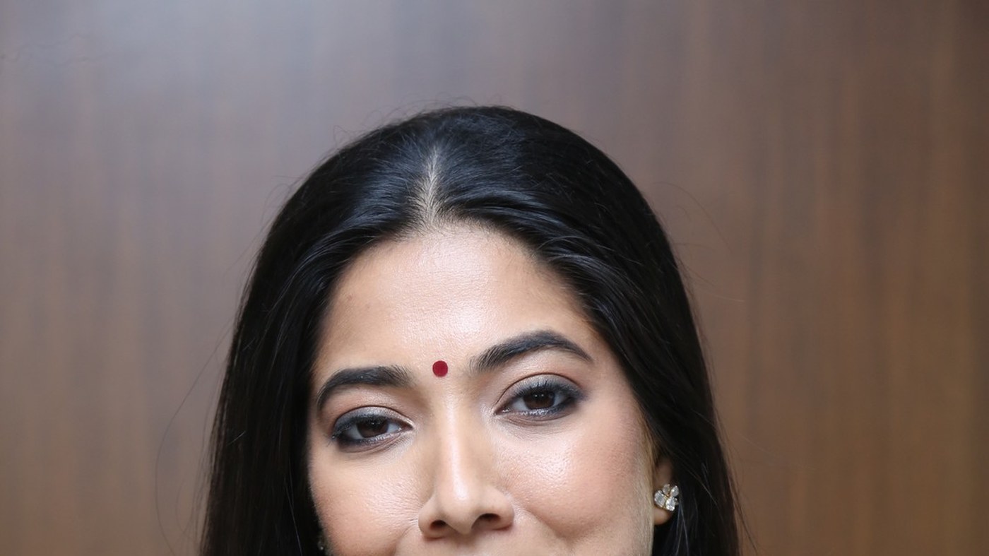 Pooja Sarathkumar HD Photos Latest Glamour Shots from Events