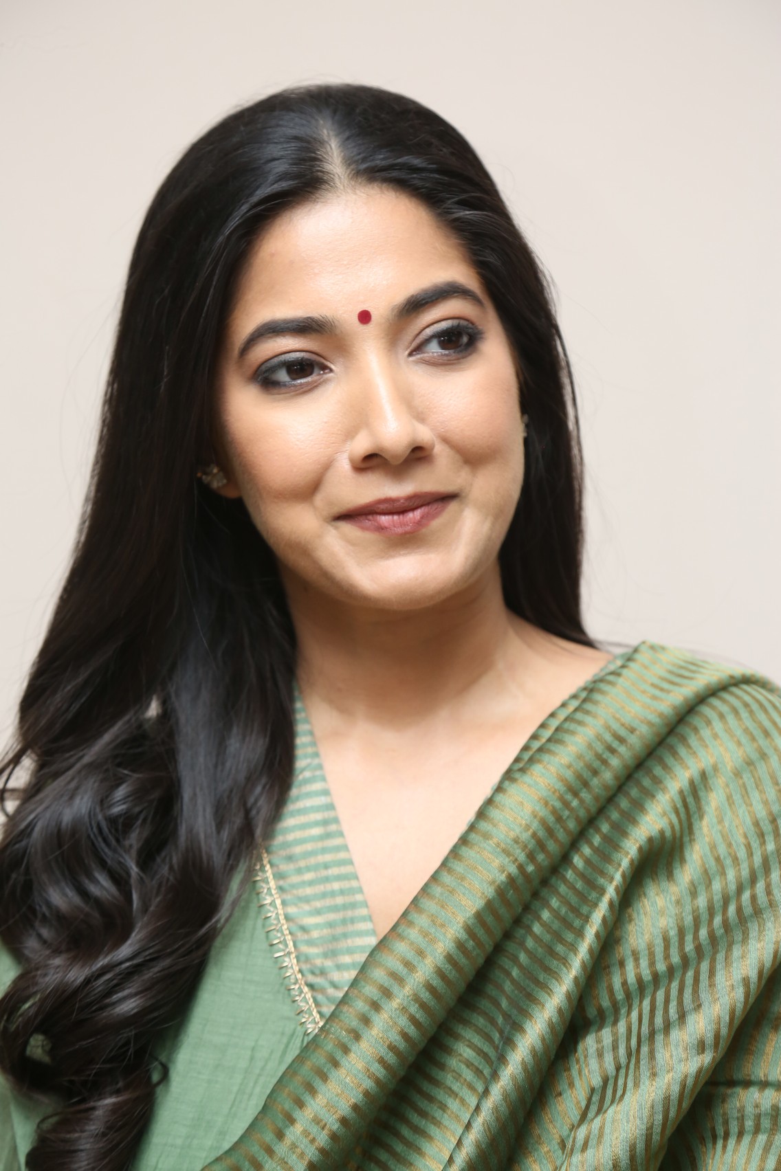 Pooja Sarathkumar HD Photos Latest Glamour Shots from Events