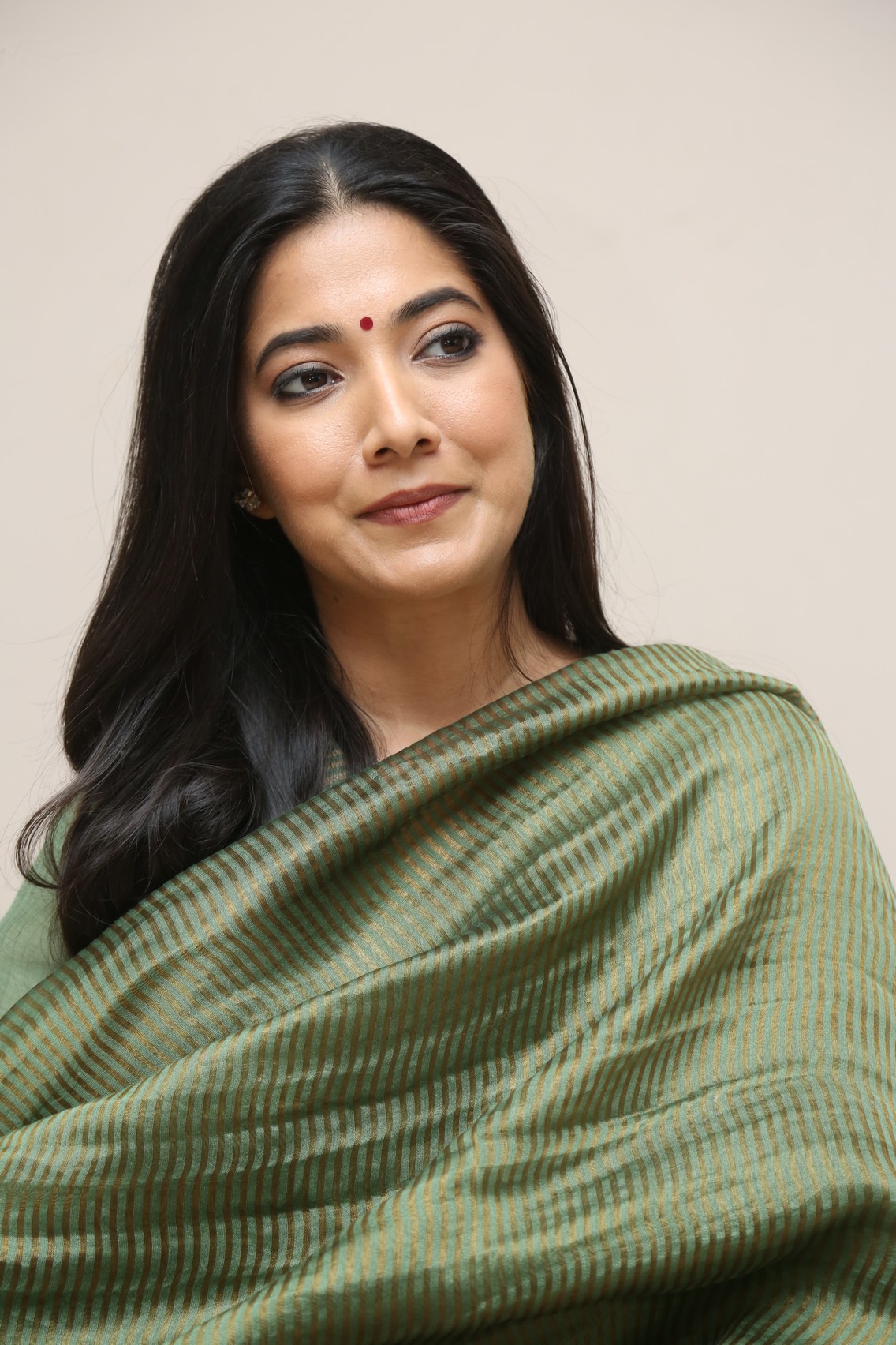 Pooja Sarathkumar HD Photos Latest Glamour Shots from Events