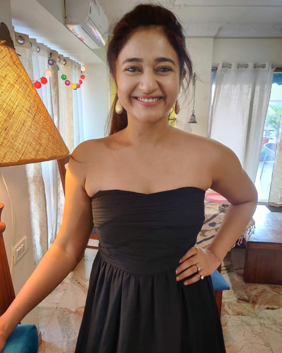 Poonam Bajwa Latest Photoshoot Stunning Fashion Gallery