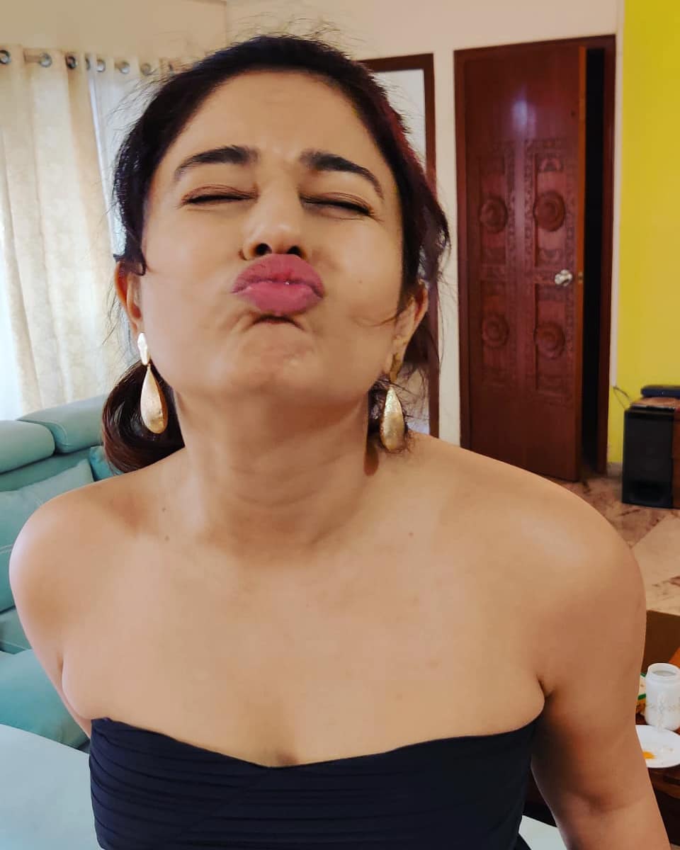 Poonam Bajwa Latest Photoshoot Stunning Fashion Gallery