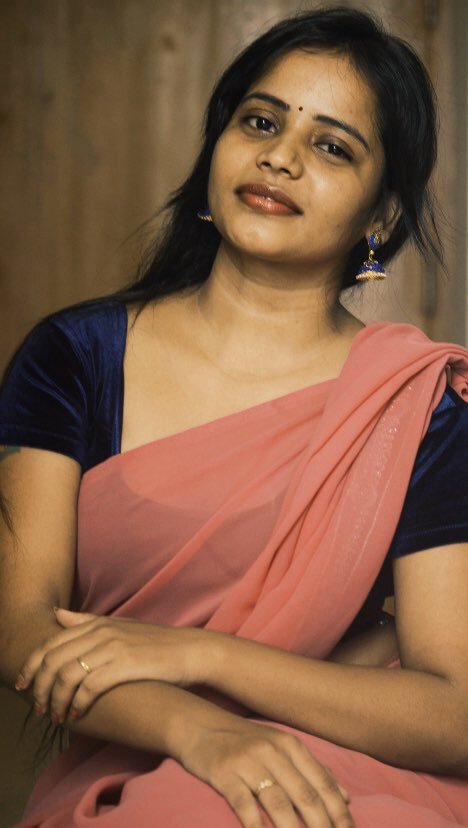 Powlenjessica Amaranathan's Vibrant Style Showcase