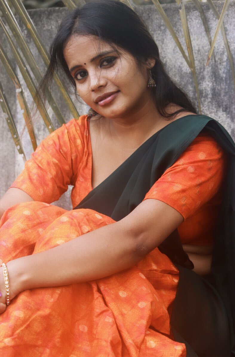 Powlenjessica Amaranathan's Vibrant Style Showcase