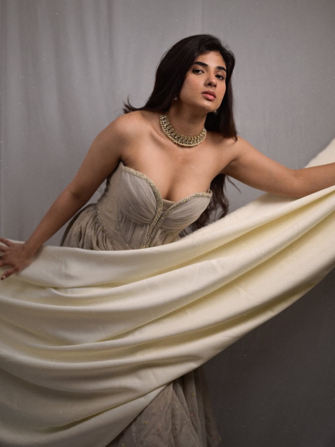 Pragya Nagra's Ethereal Elegance in Soft Gold Tones