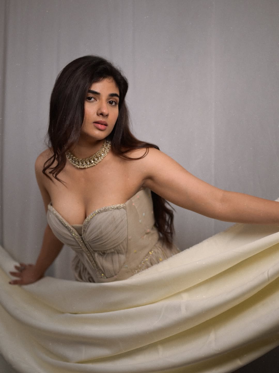 Pragya Nagra's Ethereal Elegance in Soft Gold Tones