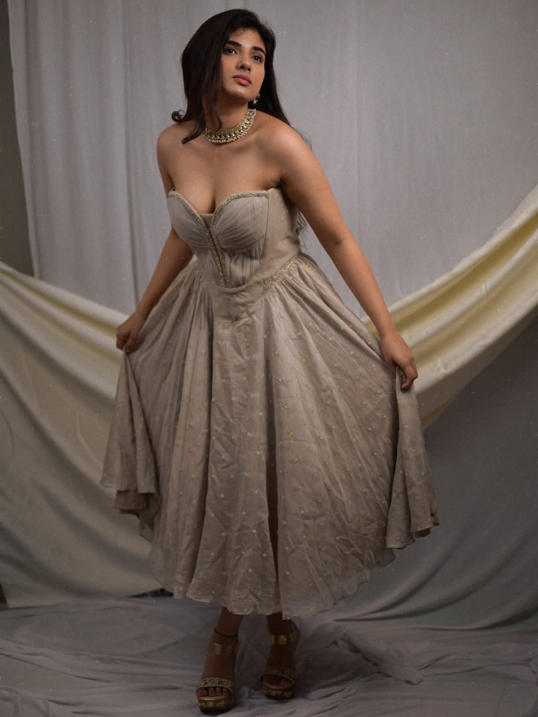 Pragya Nagra's Ethereal Elegance in Soft Gold Tones