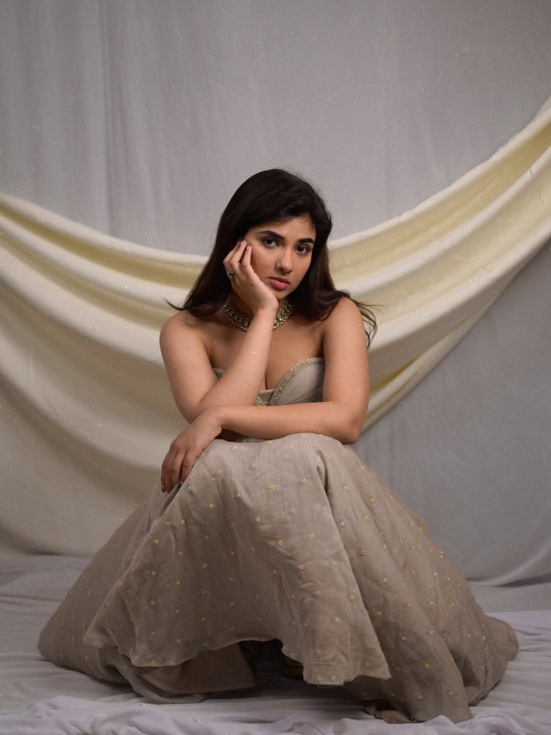 Pragya Nagra's Ethereal Elegance in Soft Gold Tones