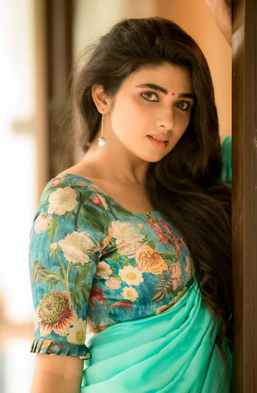 Pragya Nagra Latest Photos Stunning Bollywood Glamour